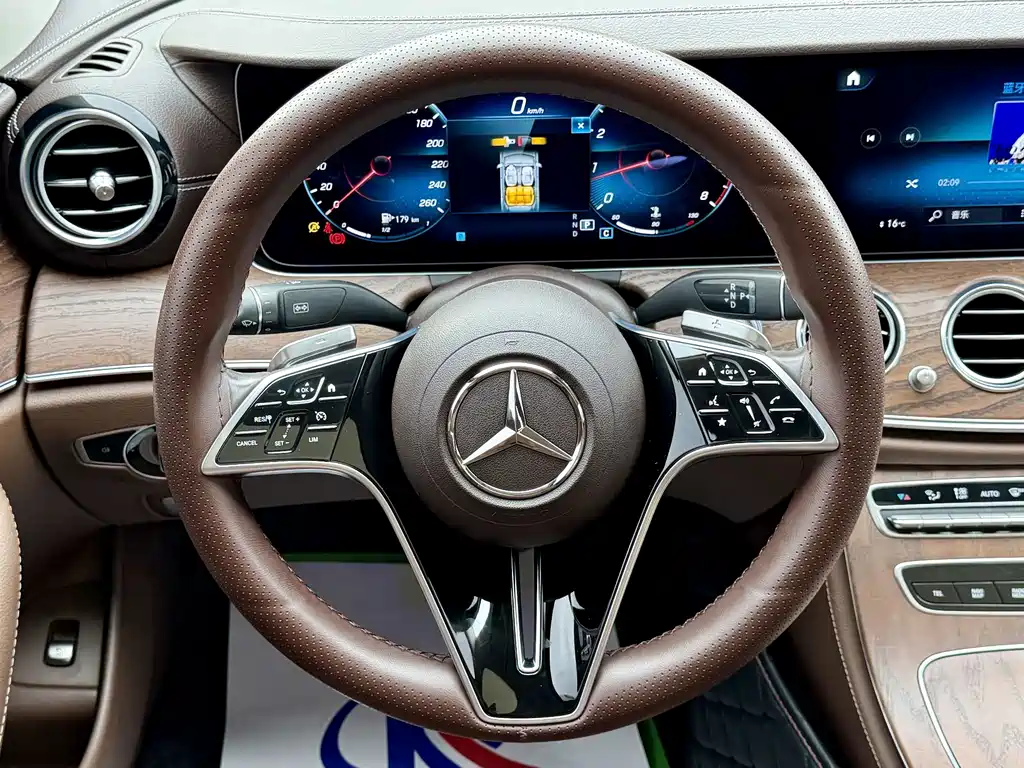 Mercedes-Benz E-Class 2022 — фото 9