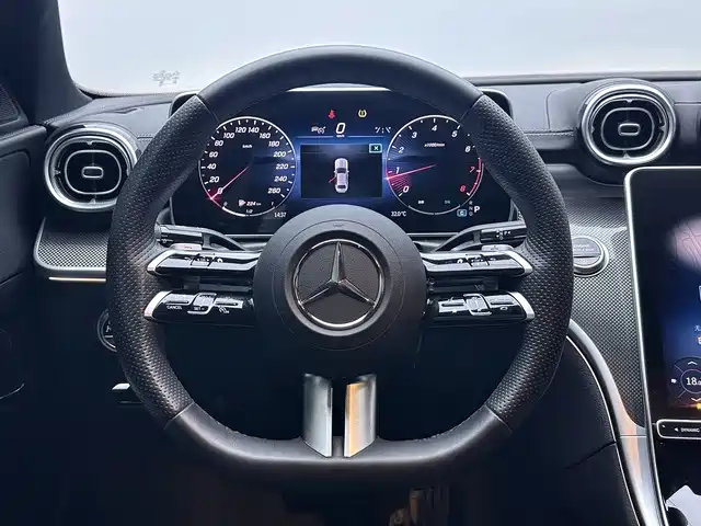 Mercedes-Benz C-Class 2024 — фото 11