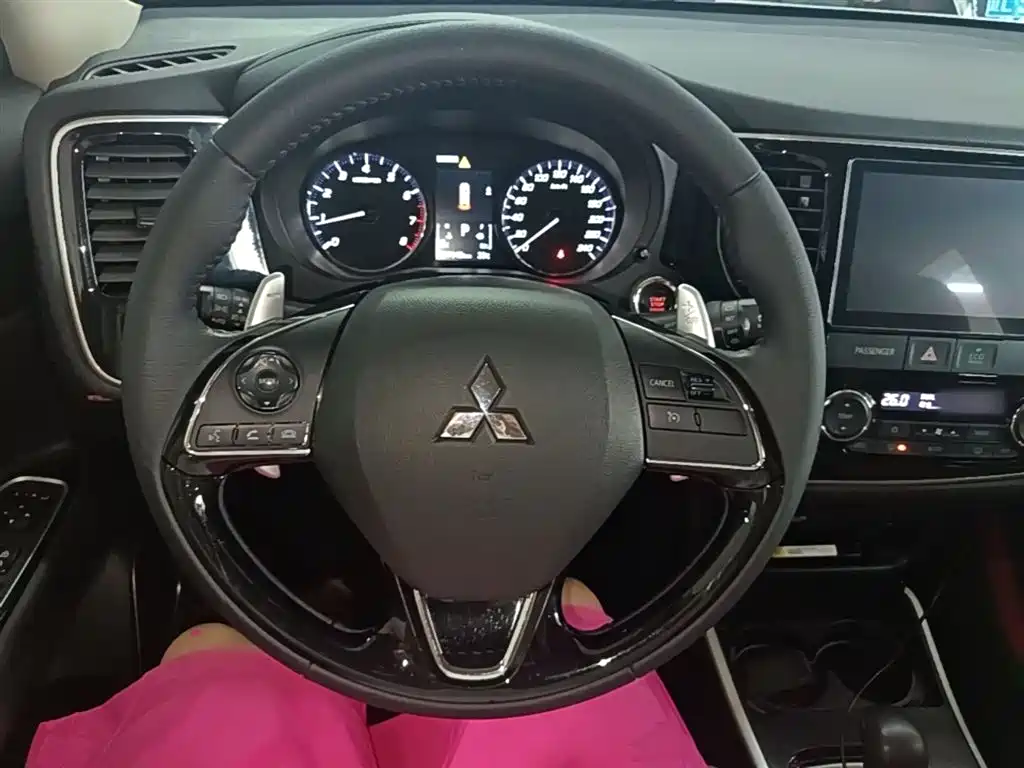 Mitsubishi Outlander 2019 — фото 11