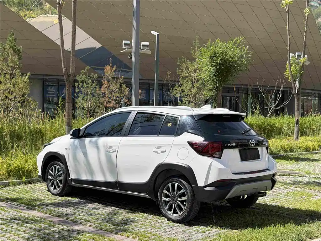 Toyota Yaris L 2023