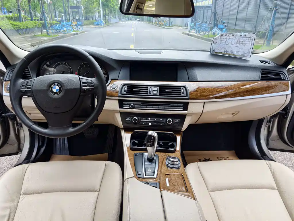 BMW 5 Series 2011 — фото 10