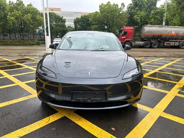 Tesla Model 3 2024