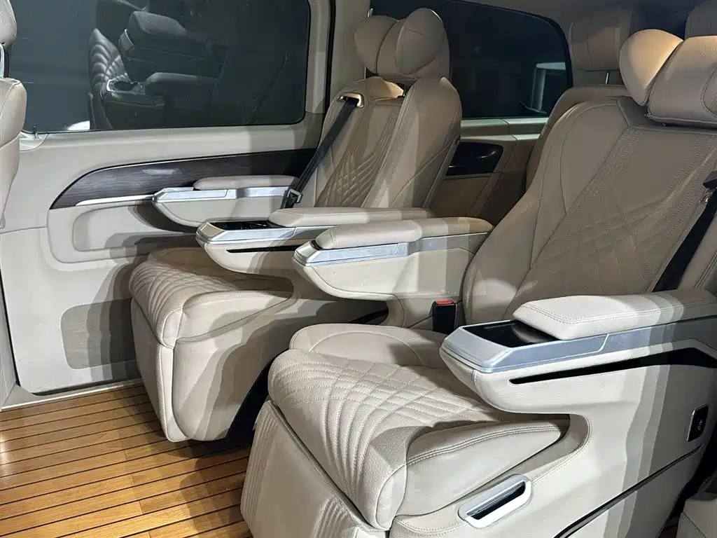 Mercedes-Benz V-Class 2021 — фото 13