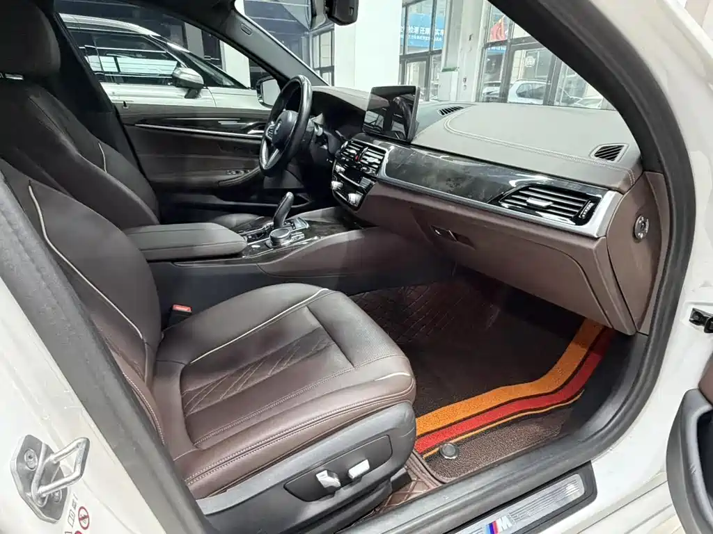 BMW 5 Series 2022 — фото 11