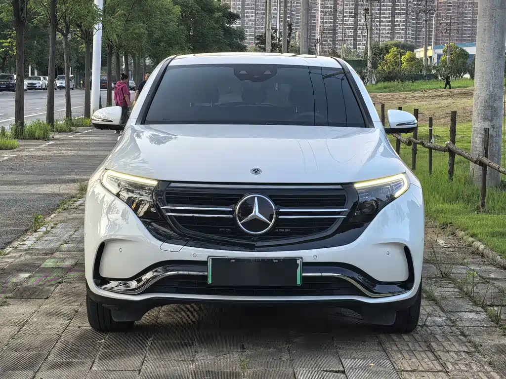 Mercedes-Benz EQC 2022 — фото 4