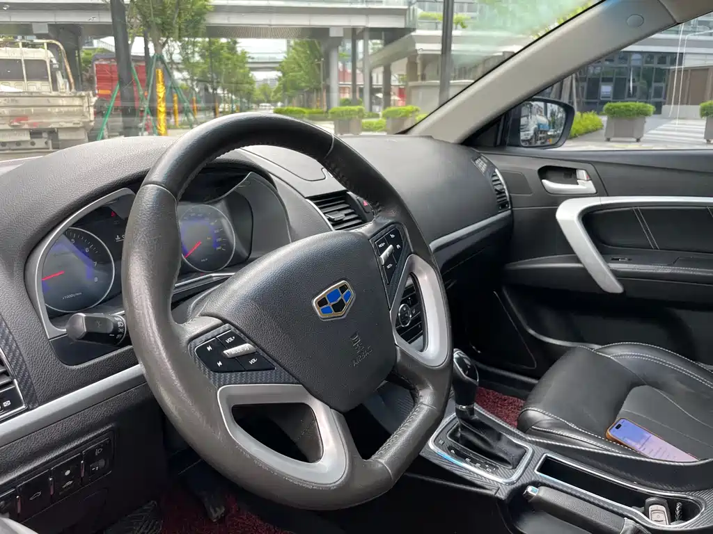 Geely Emgrand 2016 — фото 13
