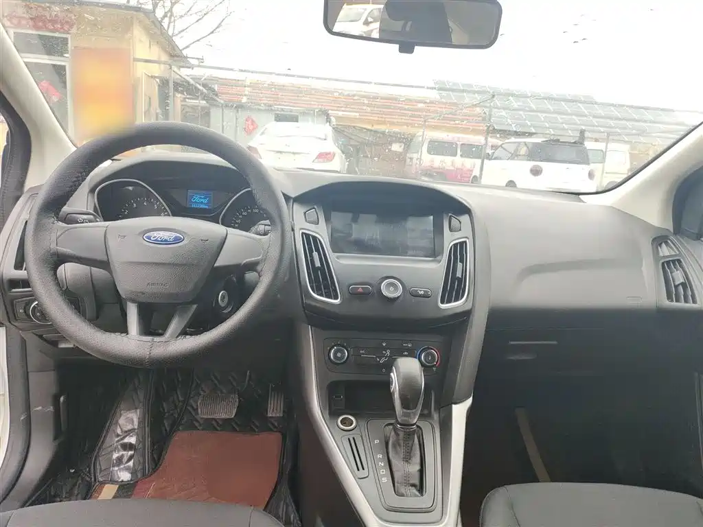 Ford Focus 2016 — фото 10