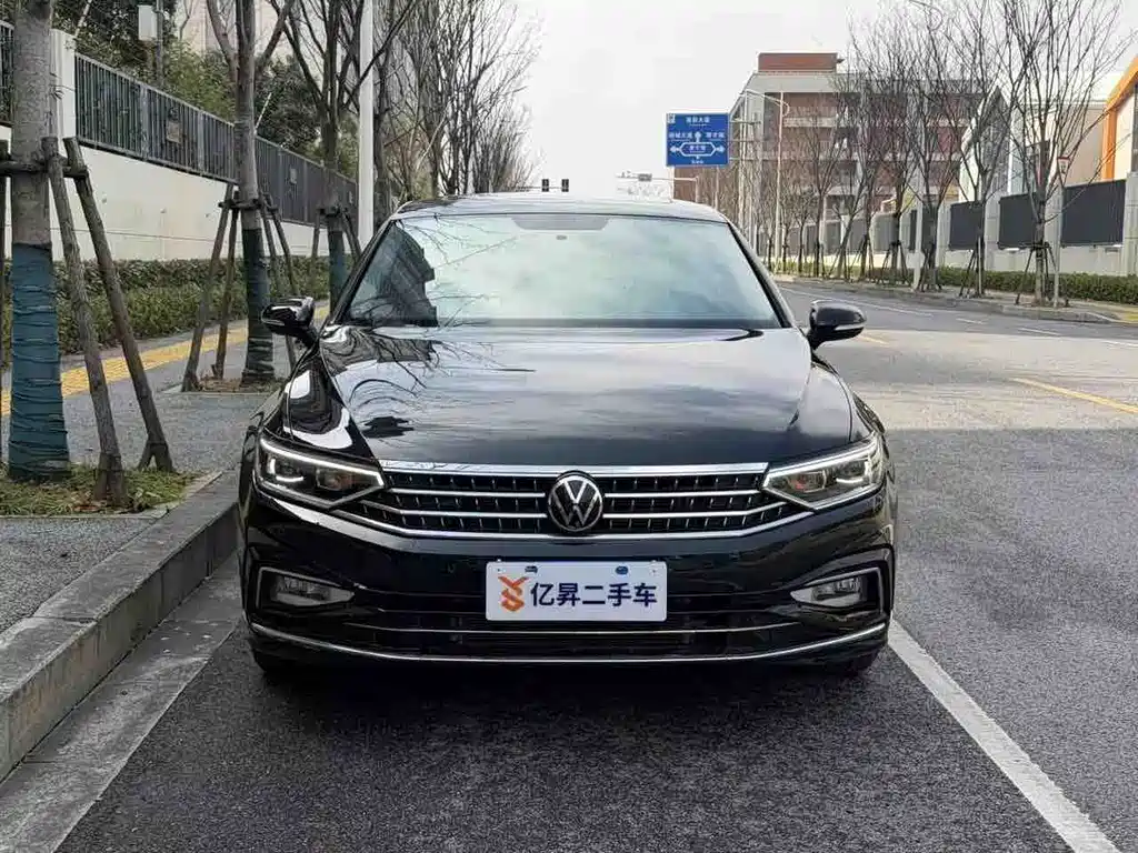 Volkswagen Magotan 2025