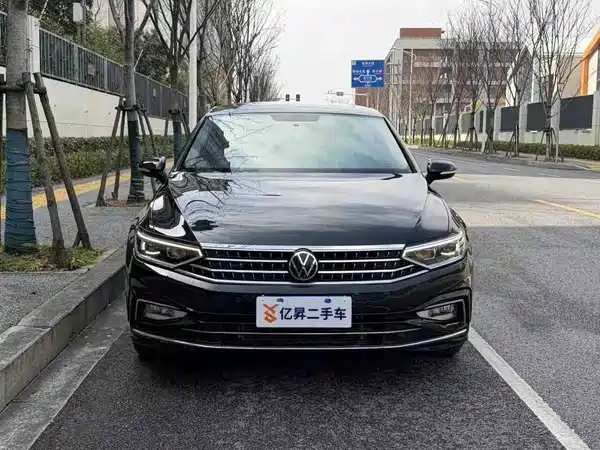 Volkswagen Magotan 2025