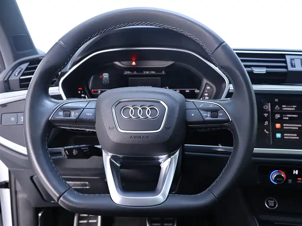 Audi Q3 2024 — фото 16