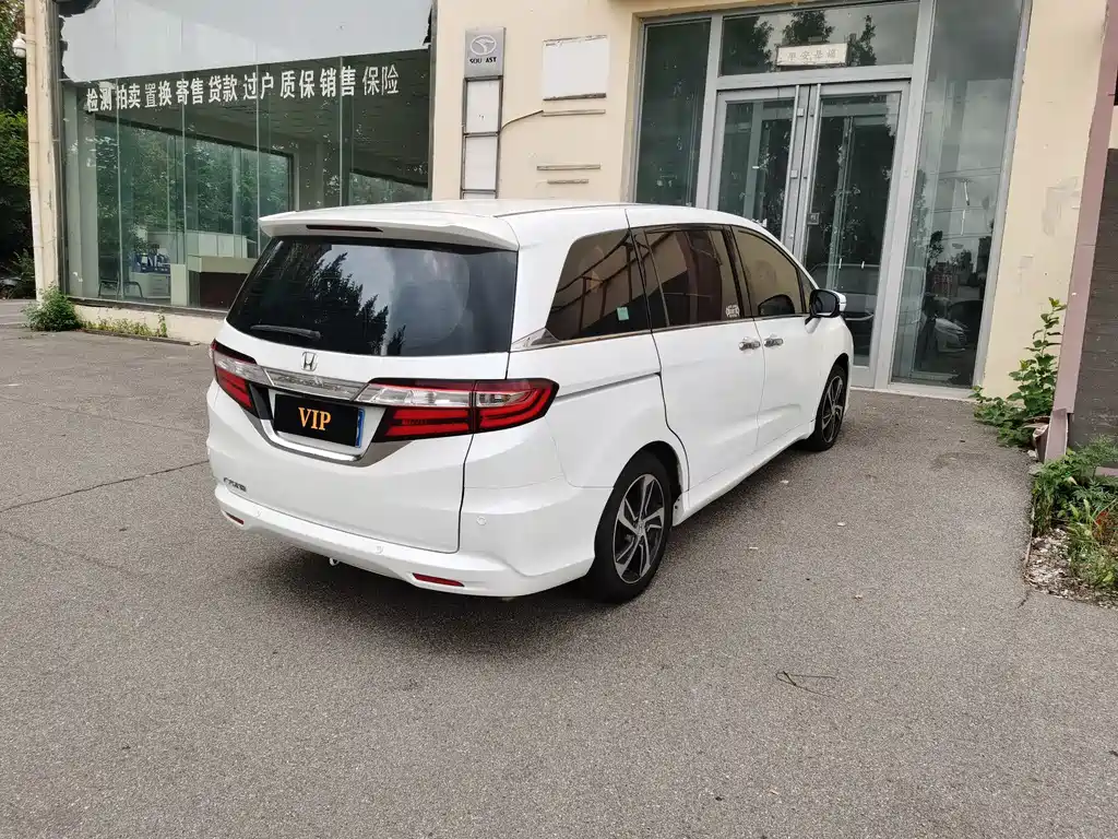 Honda Odyssey 2015 — фото 6