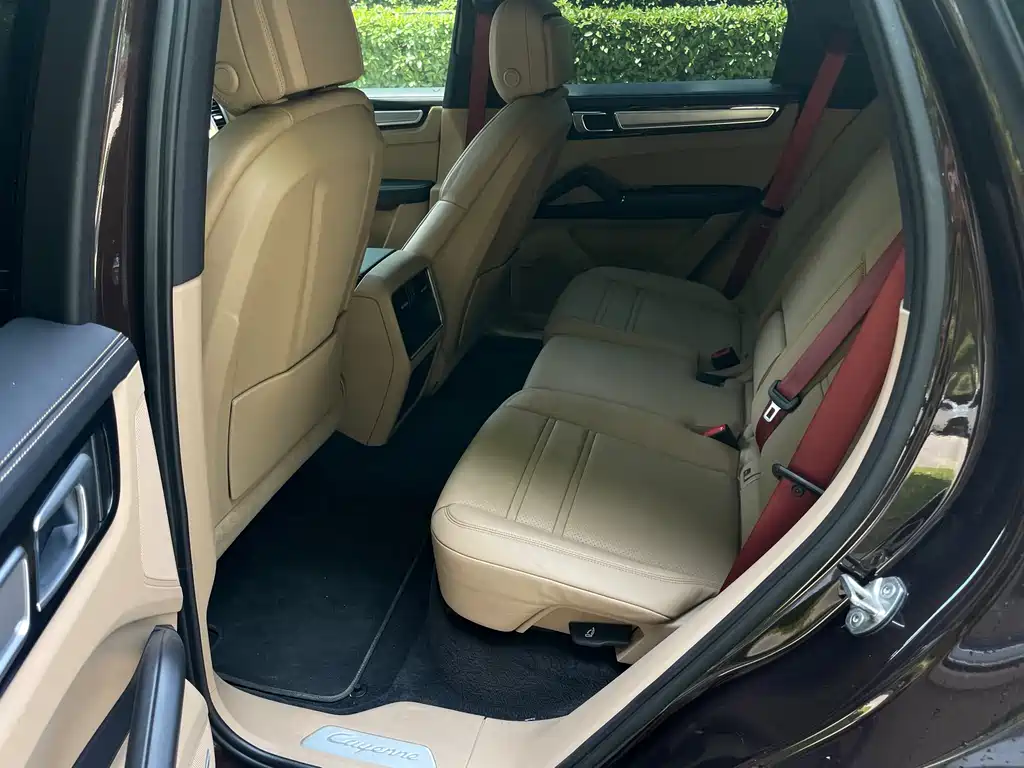 Porsche Cayenne 2022
