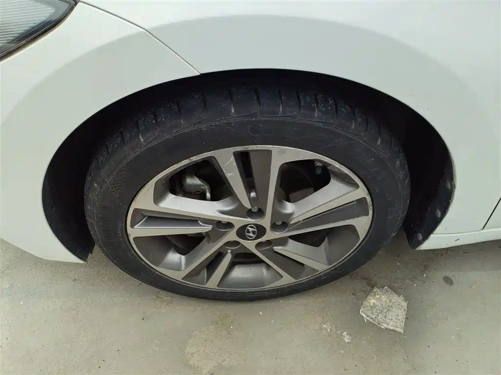 Hyundai Elantra 2017 — фото 25