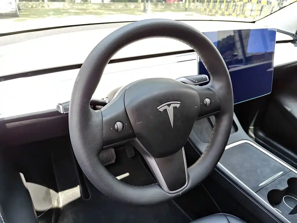 Tesla Model Y 2023 — фото 11