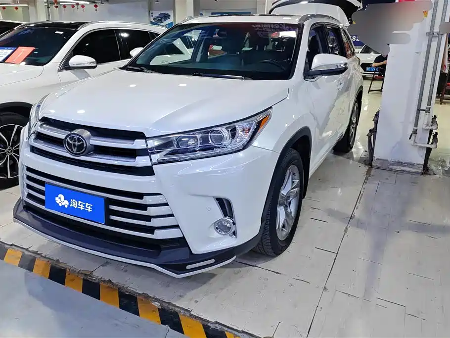 Toyota Highlander 2019 — фото 1