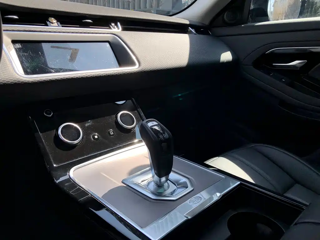 Land Rover Evoque 2021 — фото 10