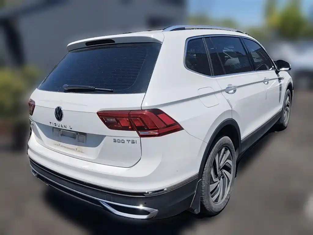 Volkswagen Tiguan L 2023 — фото 12