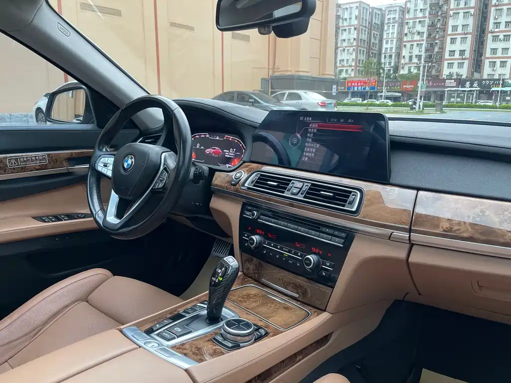 BMW 7 Series 2014 — фото 16