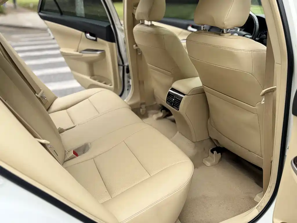 Toyota Camry 2015 — фото 11