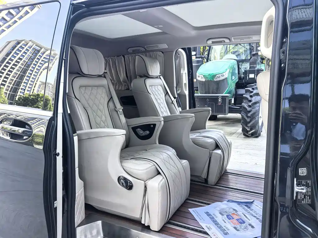 Mercedes-Benz V-Class 2018 — фото 19