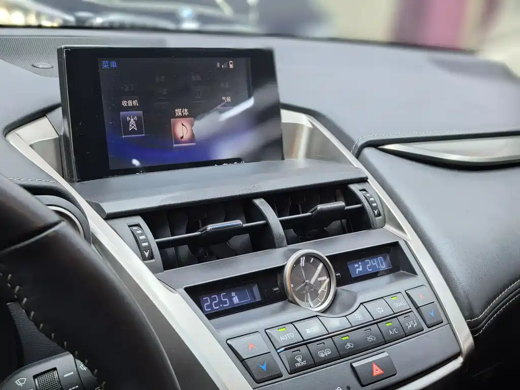 Lexus NX 2016 — фото 17