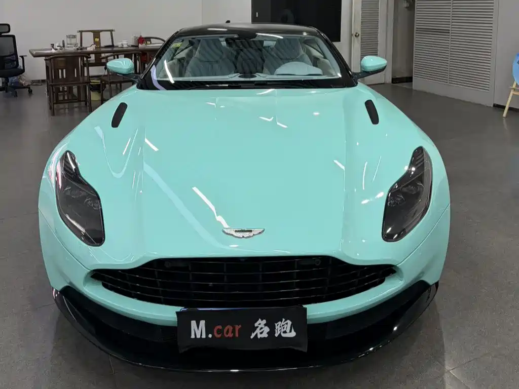 Aston Martin DB11 2019 — фото 1