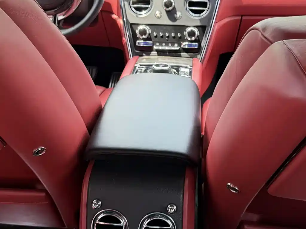 Rolls-Royce Cullinan 2019 — фото 14