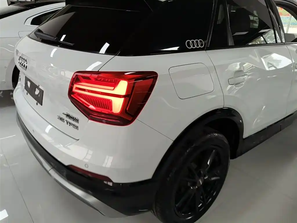 Audi Q2L 2021 — фото 8