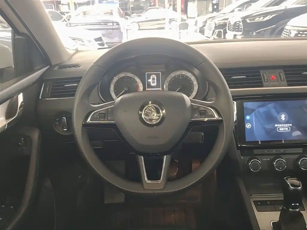 Skoda Octavia 2020 — фото 11
