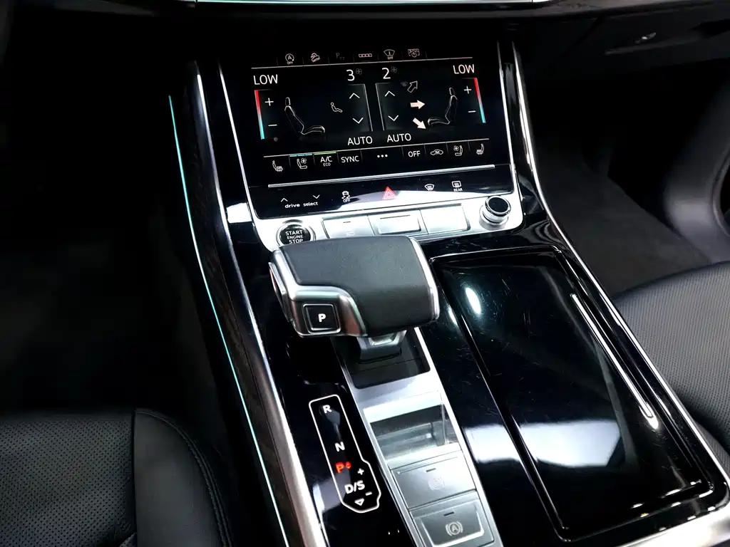 Audi Q8 2023 — фото 16