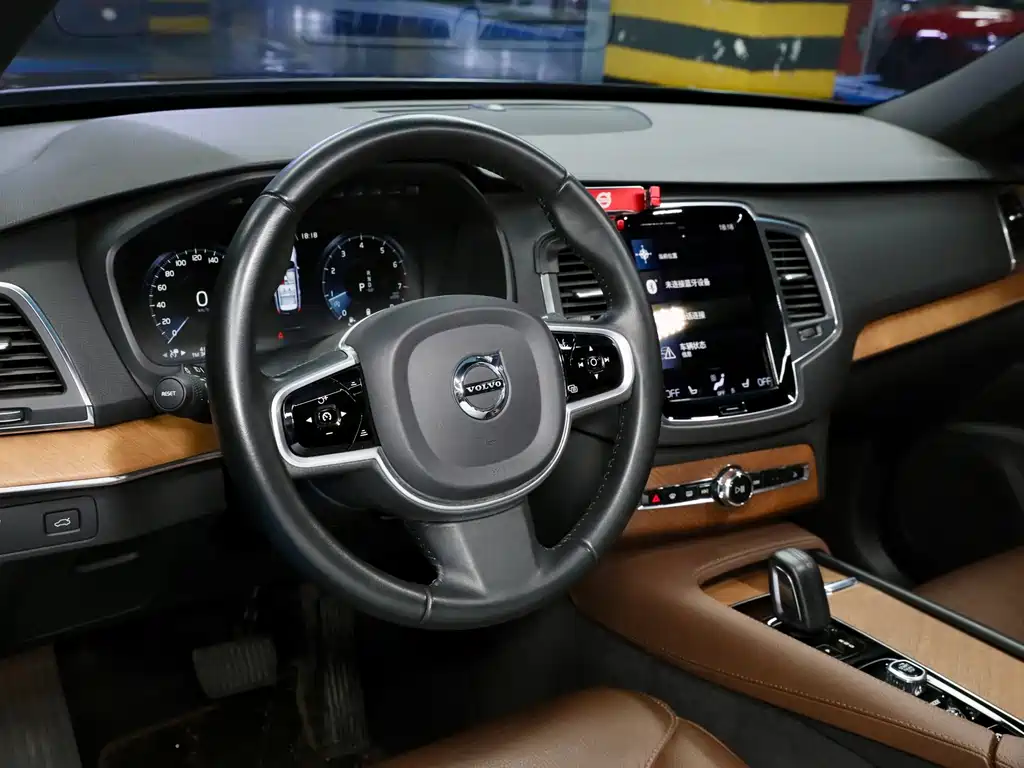 Volvo XC90 2020 — фото 13