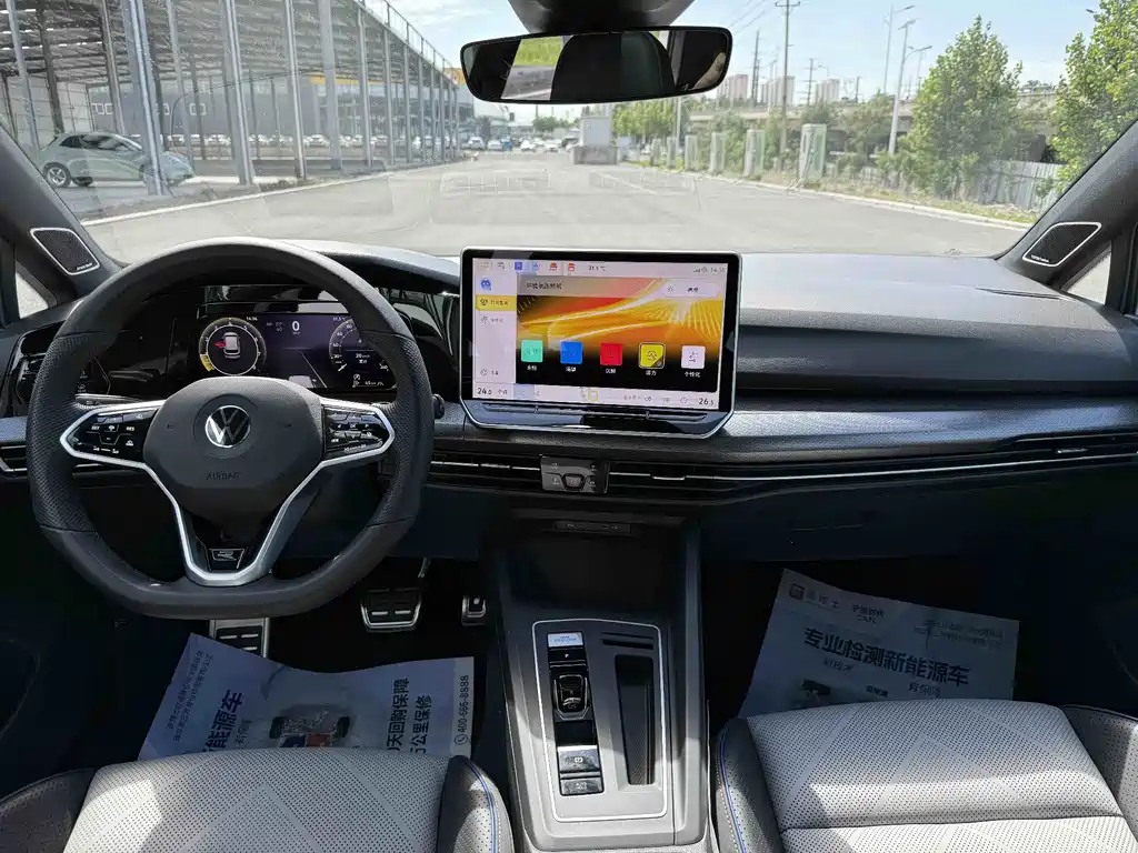 Volkswagen Golf 2025