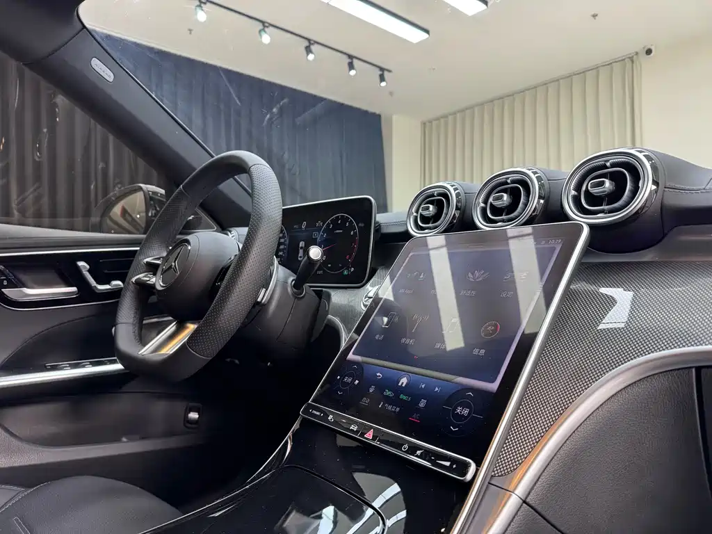 Mercedes-Benz C-Class 2024 — фото 37
