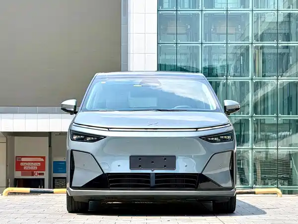 XPeng X9 2025