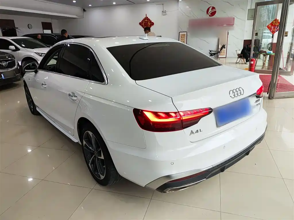 Audi A4L 2023 — фото 23