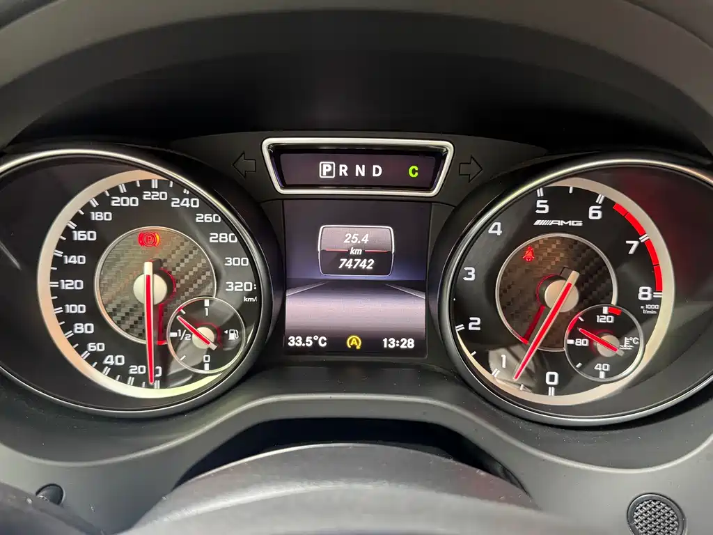 Mercedes-Benz GLA AMG 2015 — фото 9