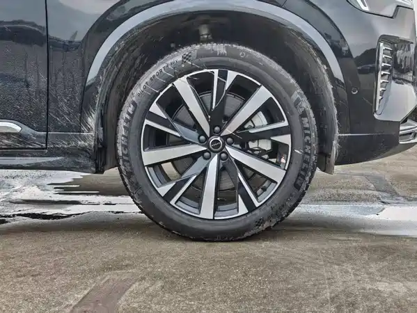 Volvo XC90 Plug-In Hybrid 2025