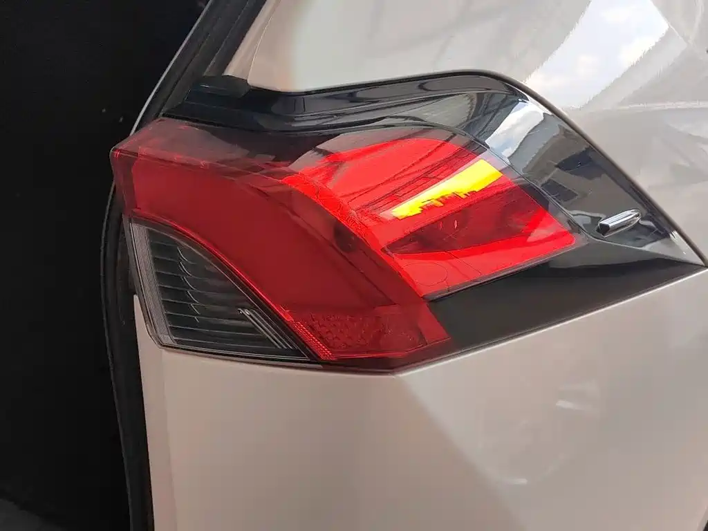 Toyota RAV4 2025 — фото 10