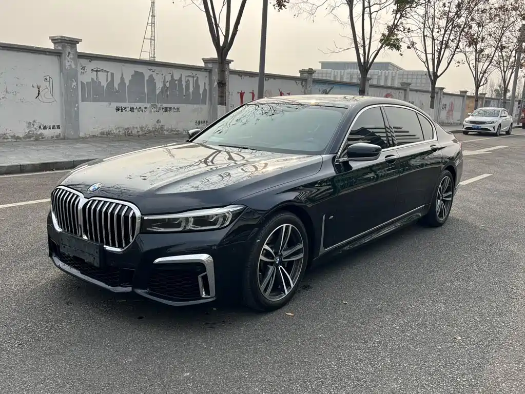 BMW 7 Series 2021 — фото 1