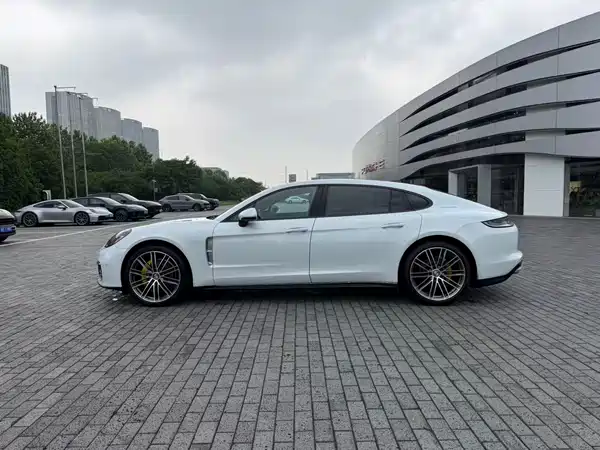Porsche Panamera 2023