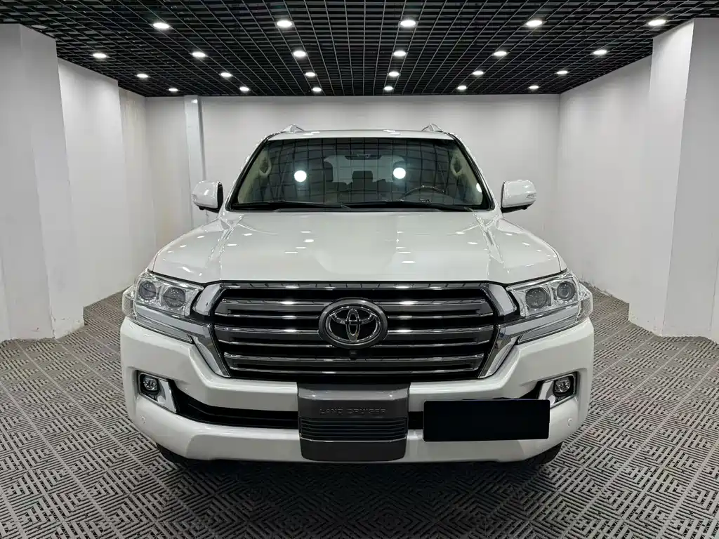 Toyota Land Cruiser 2017 — фото 2