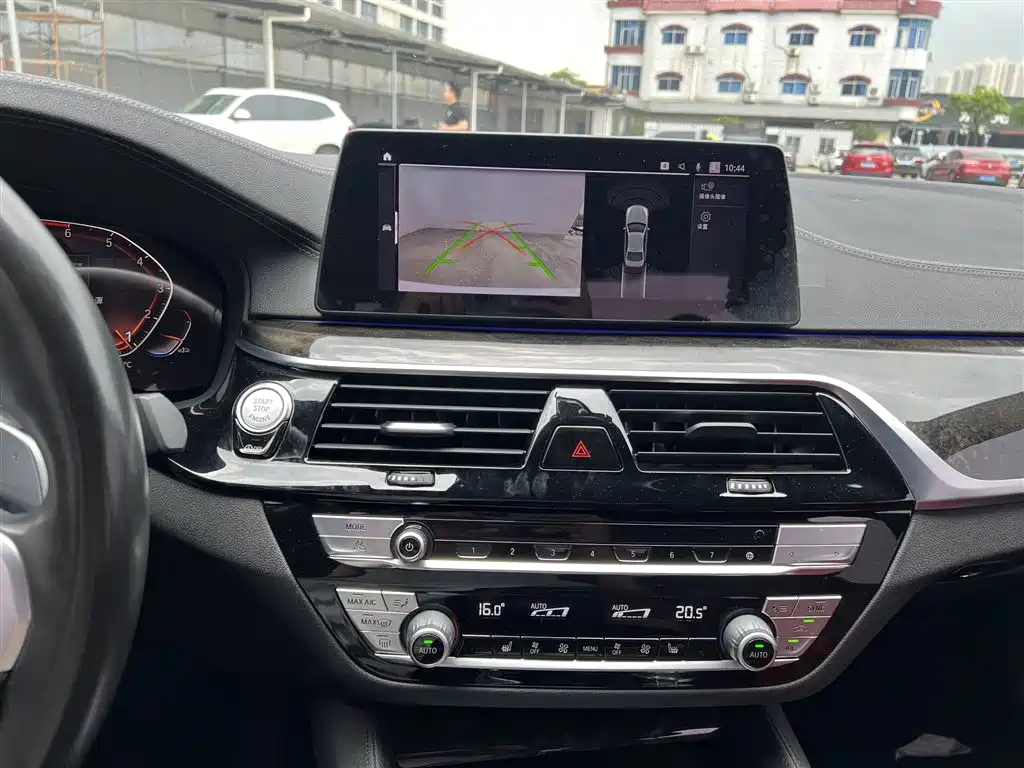 BMW 5 Series 2020 — фото 11
