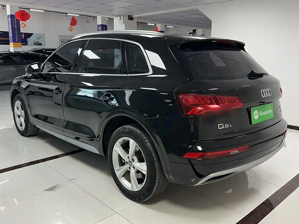 Audi Q5L 2018 — фото 14