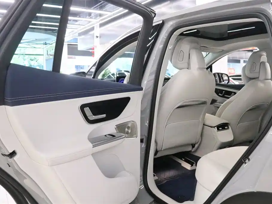 Mercedes-Benz EQE SUV 2024 — фото 18