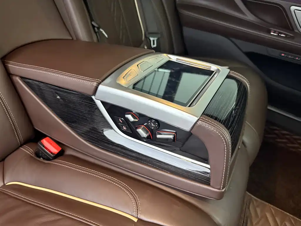 BMW 7 Series 2021 — фото 11
