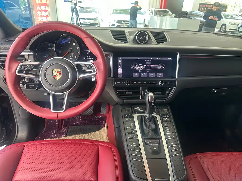 Porsche Macan 2020 — фото 11