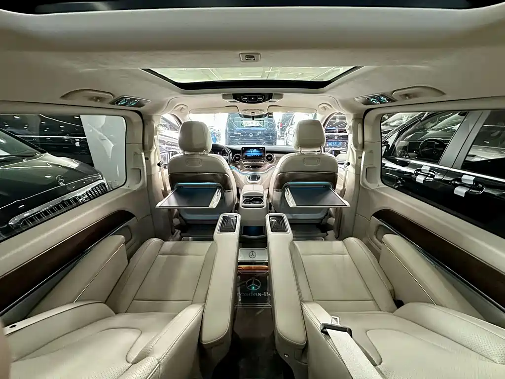 Mercedes-Benz V-Class 2022 — фото 12