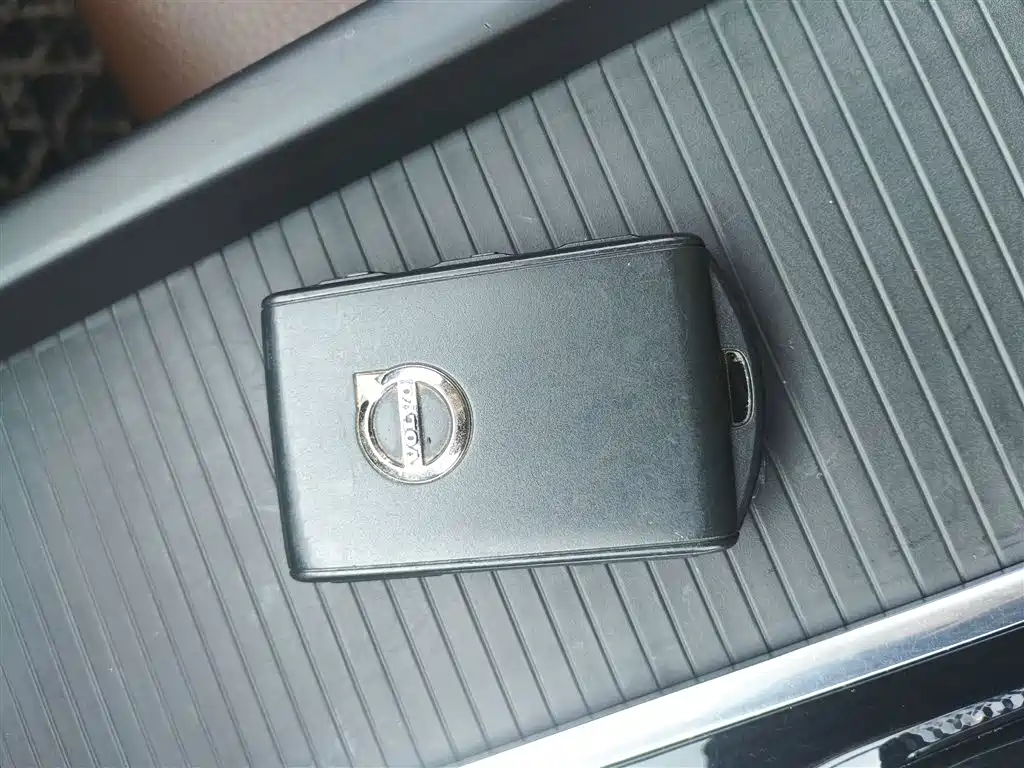 Volvo XC60 2020 — фото 14