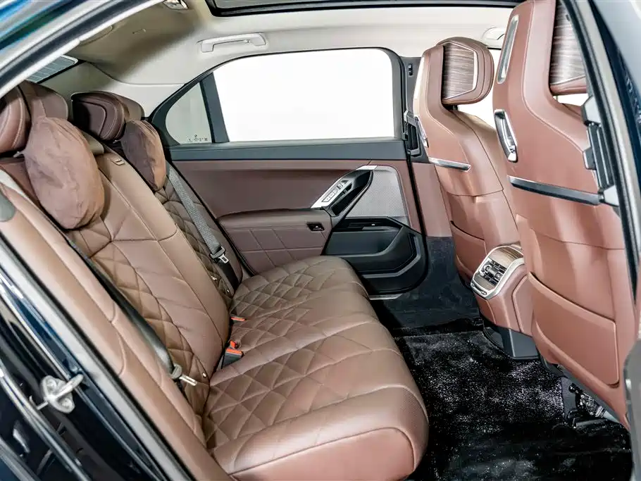 BMW 7 Series 2023 — фото 24