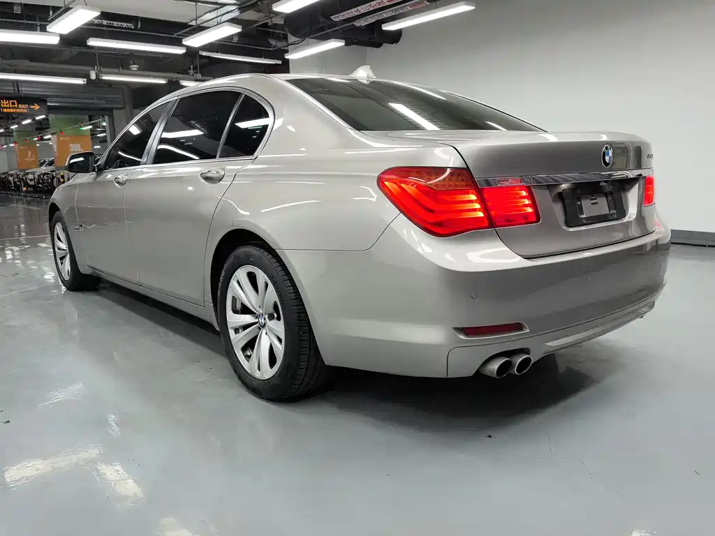 BMW 7 Series 2011 — фото 16